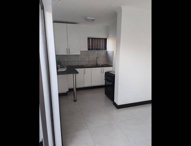 1,040M² OFFICE FOR SALE IN VANDERBIJLPARK SW 5